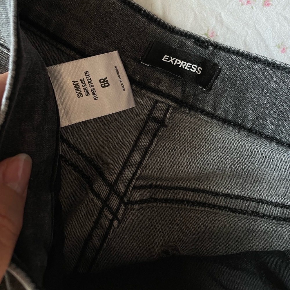 Express Jeans - Picture 2 of 6